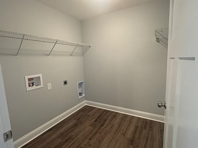 464 Dylan Dr — Photo 6