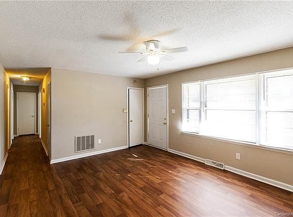 3rd image of 707 Belfast Dr