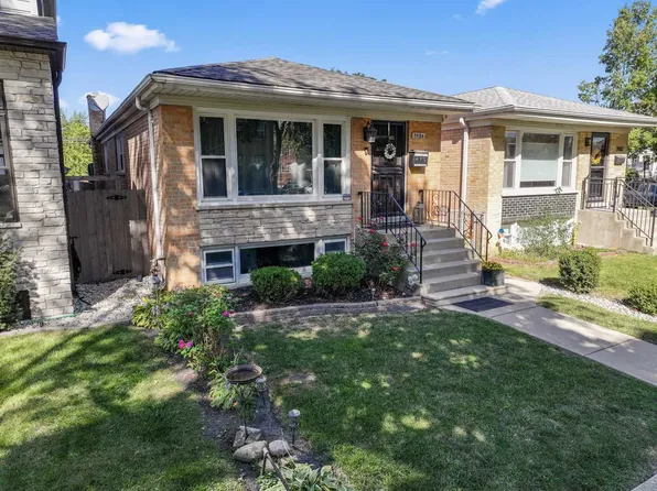 3904 W Eddy St, Chicago, IL 60618