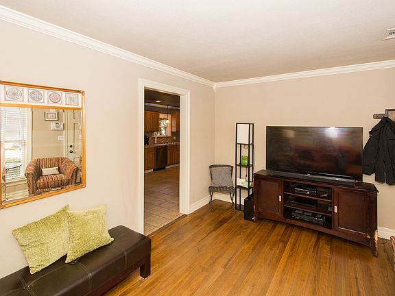 5th image of 1332 S Marion Ave