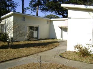 4212 Central Dr, Morehead City, NC 28557