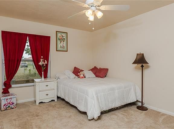 5th image of 4210 SW 9th Pl