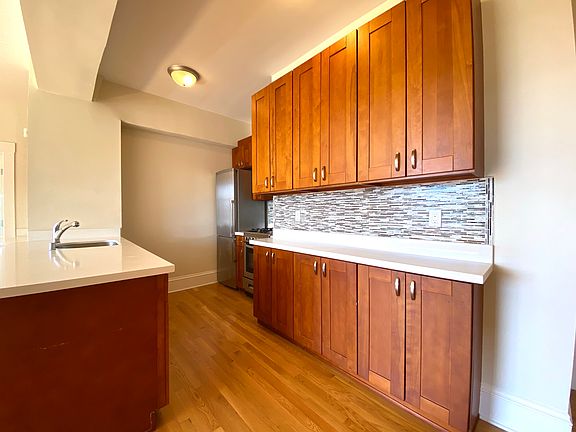 2nd image of 887 Bush St APT 504