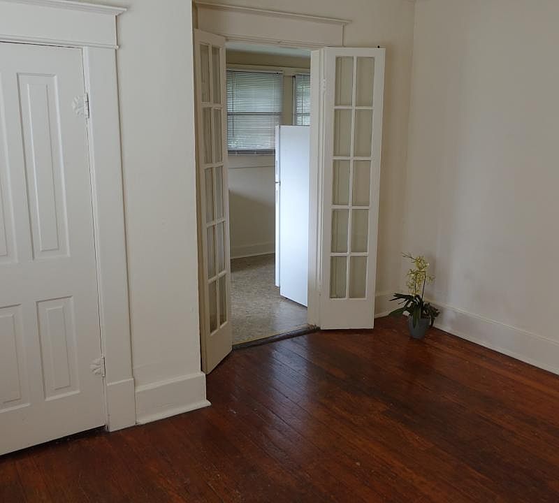 1st image of 513 W 24th St