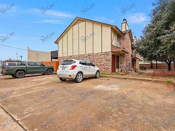 2nd image of 800 Bluebonnet Dr APT B