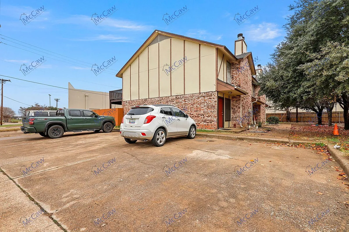 Building Photo - 800 Bluebonnet Dr #B