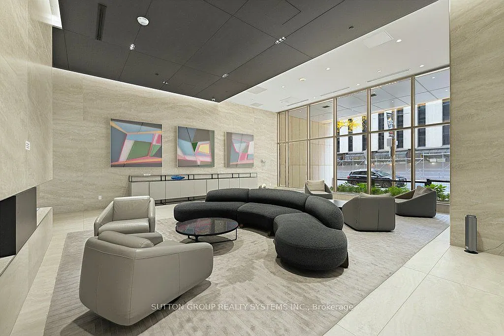 2221 Yonge — Photo 3