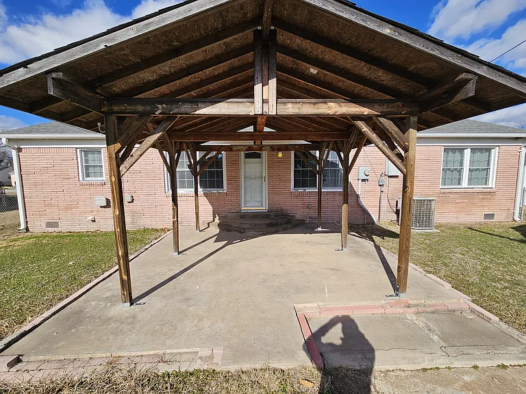 1904 W Oak Ave — Photo 17