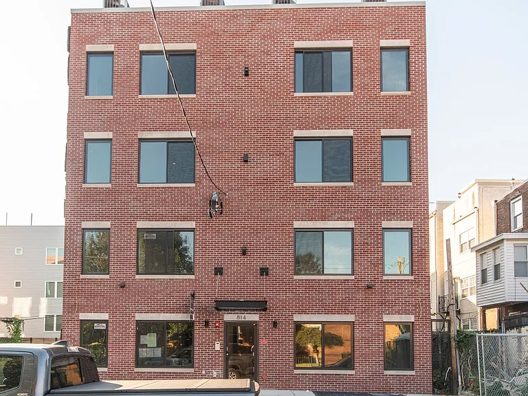 814 N Uber St — Photo 30