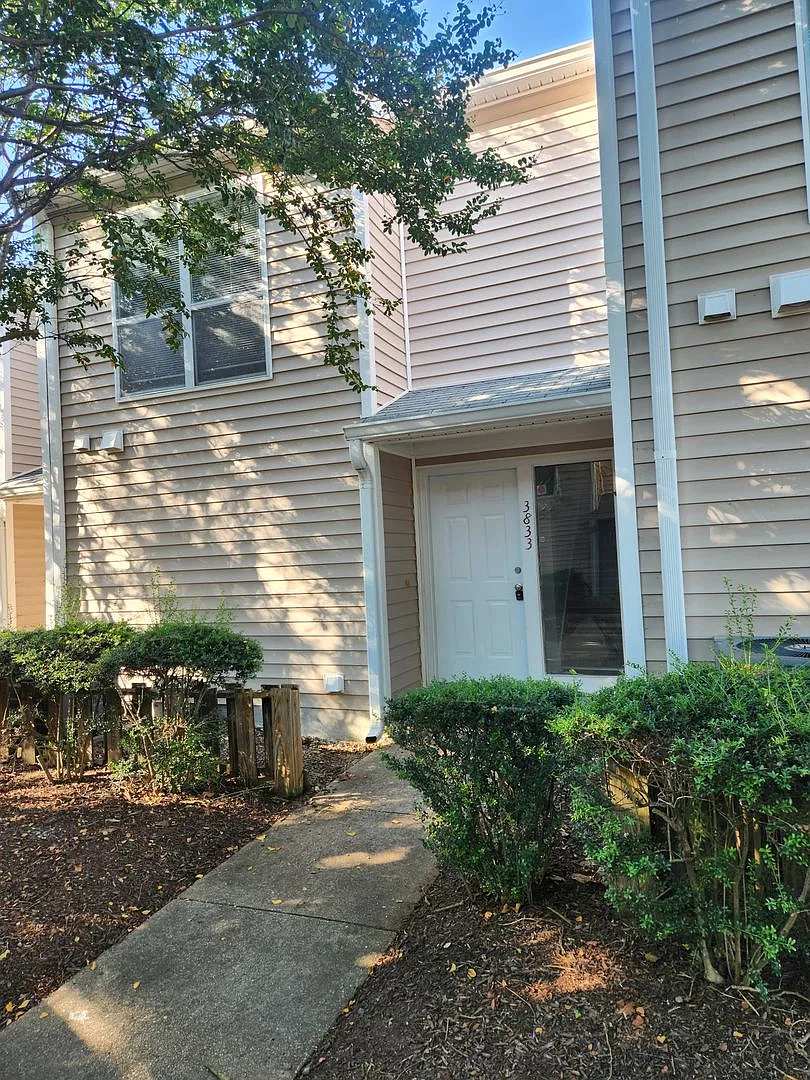3 bedroom / 1.5 bathroom - The Midlands — Photo 1