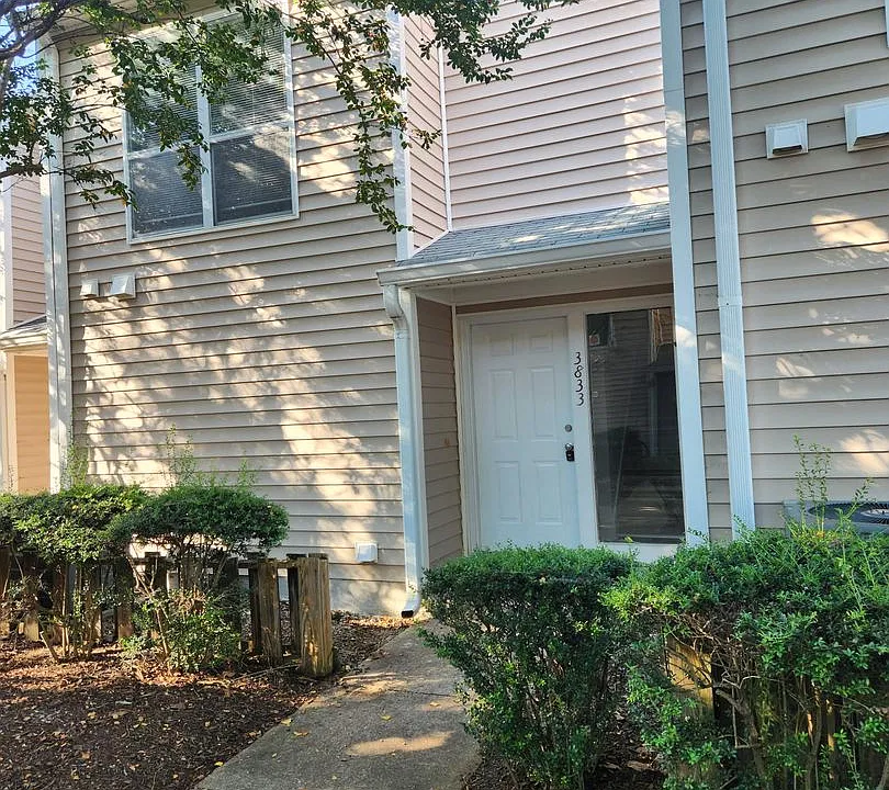 3833 Staffordshire Ln