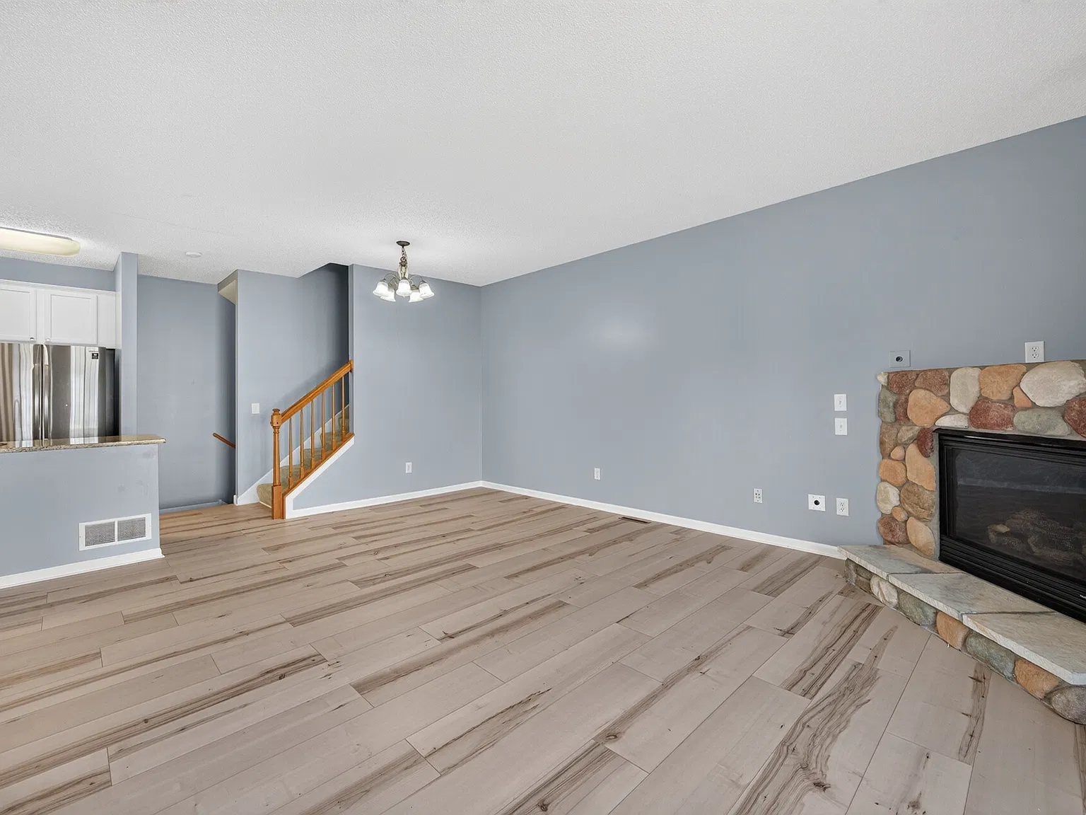 3 bed, 1525 sqft, $2,050 — Photo 4