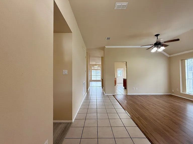 6000 Arlington Dr — Photo 4
