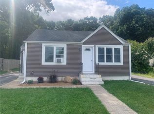 240 Knotty Oak Rd, Coventry, RI 02816