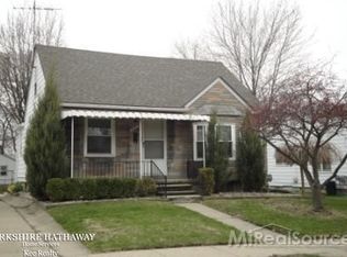 7262 Standard Ave, Center Line, MI 48015