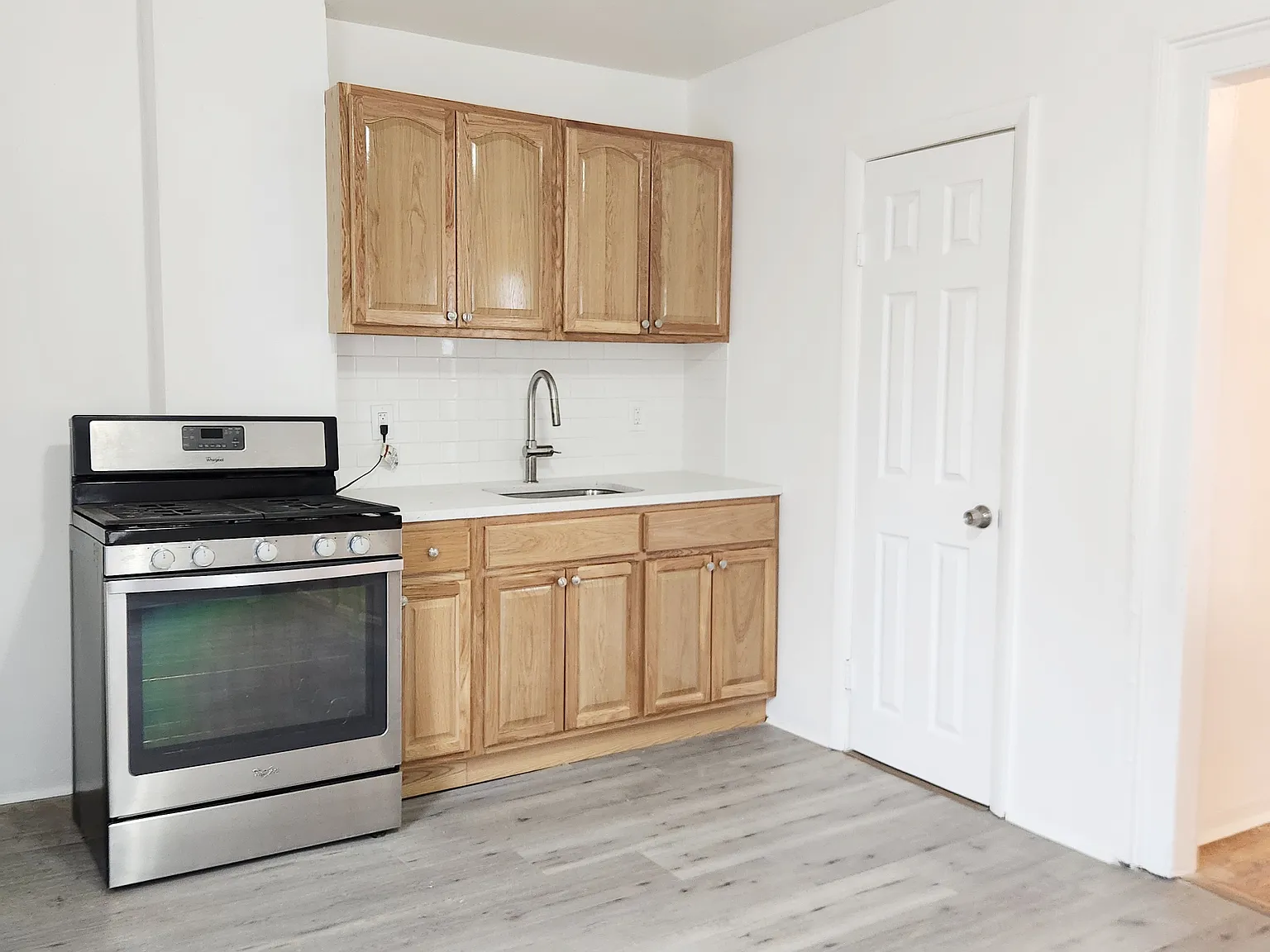 3 bed, 1200 sqft, $2,400 — Photo 2