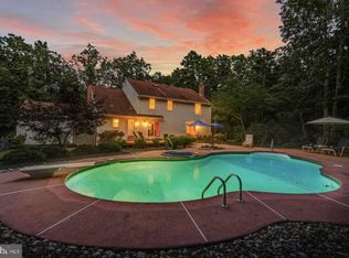 8 Tudor Ct, Medford, NJ 08055