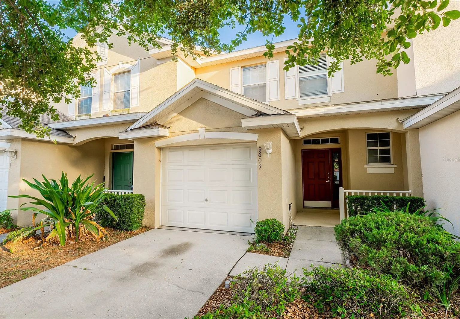 3 bed, 2.5 bath, 1387 sqft, $2,100 — Photo 1