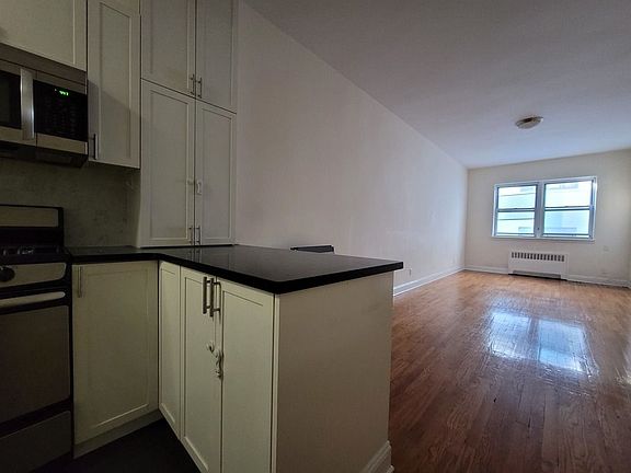 2nd image of 128 E 91st St APT 3B