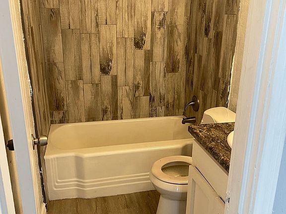 5th image of 2718 Duncan Dr #B