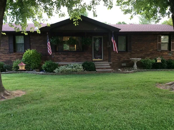 622 Baker Dr, Lafayette, TN 37083