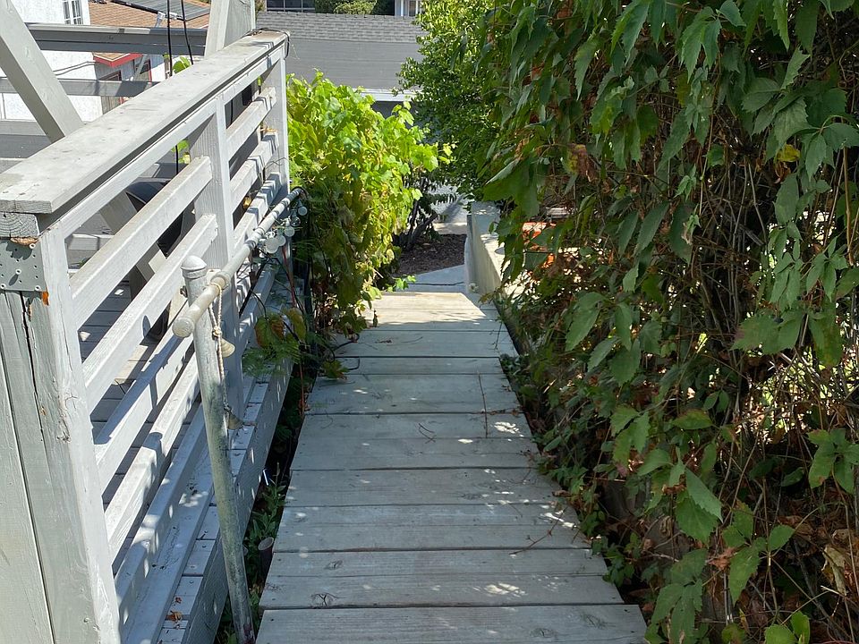 2nd image of 5139 Irvington Pl