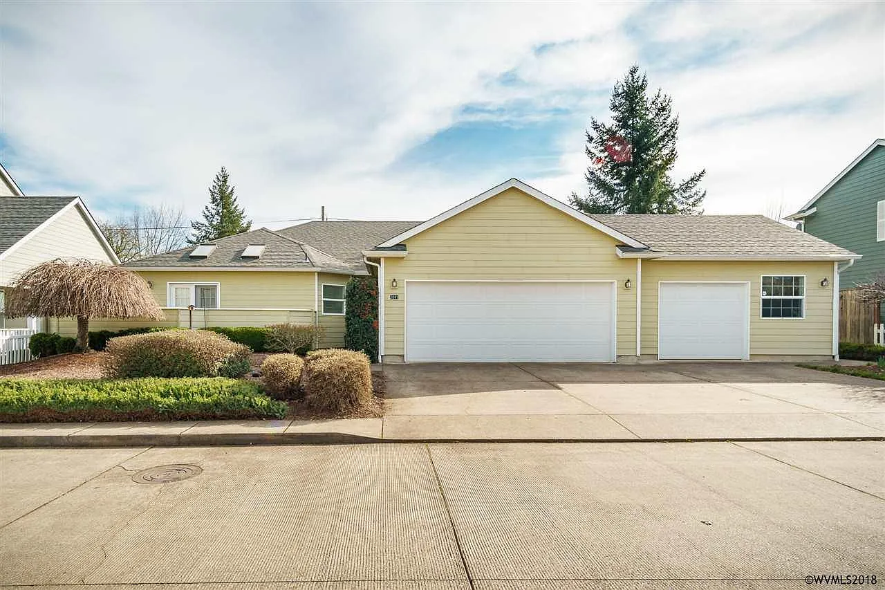 2045 Chase Loop SW photo 1
