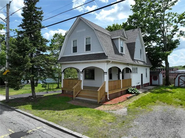 120 Woodward Rd, Providence, RI 02904