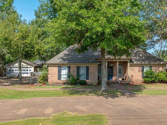 4th image of 239 Hickory Ln
