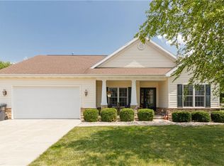 2 Summerfield Ln, Charleston, IL