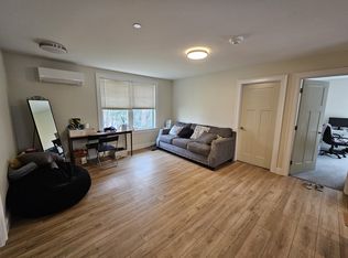 462 Main St #4, Amherst, MA 01002