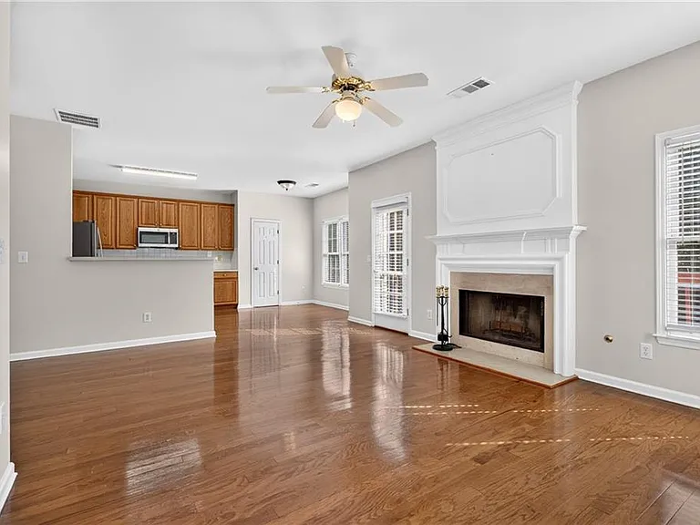 2311 Ravinia Ct NE — Photo 11