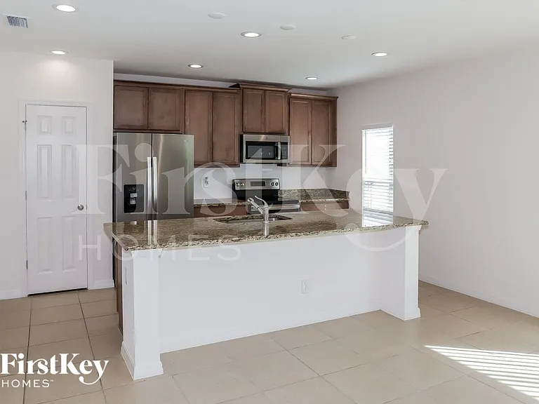 4999 Royal Point Ave — Photo 5