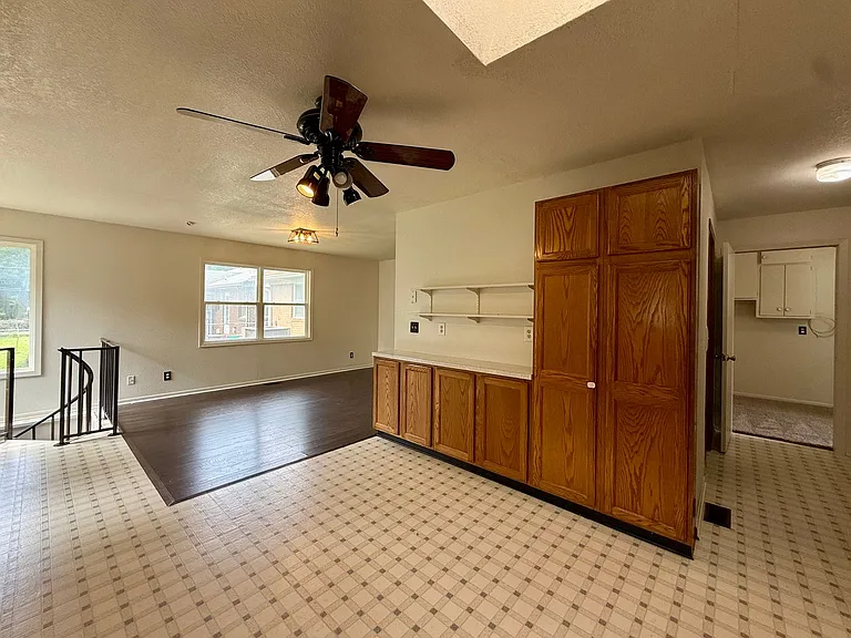 348 S Derby Ave — Photo 20