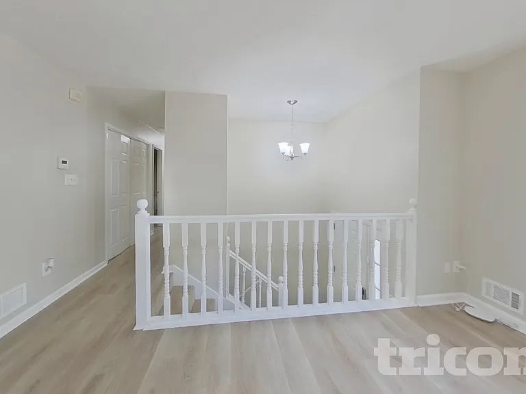 3735 Linwood Way — Photo 3