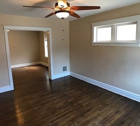 3rd image of 3931 Oregon Ave #3931
