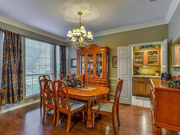 3rd image of 8628 Shadybrooke Dr