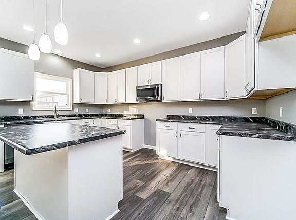 3rd image of 15594 Deer Path Dr