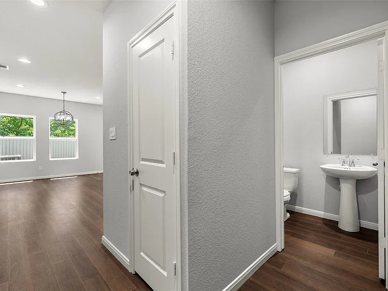 4933 Dalhart Dr — Photo 5