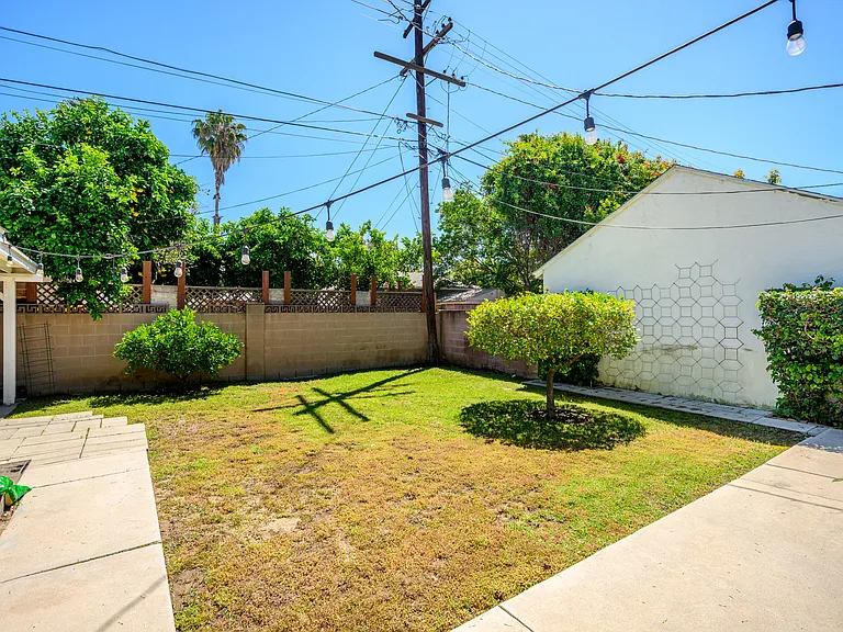6438 Densmore Ave — Photo 18