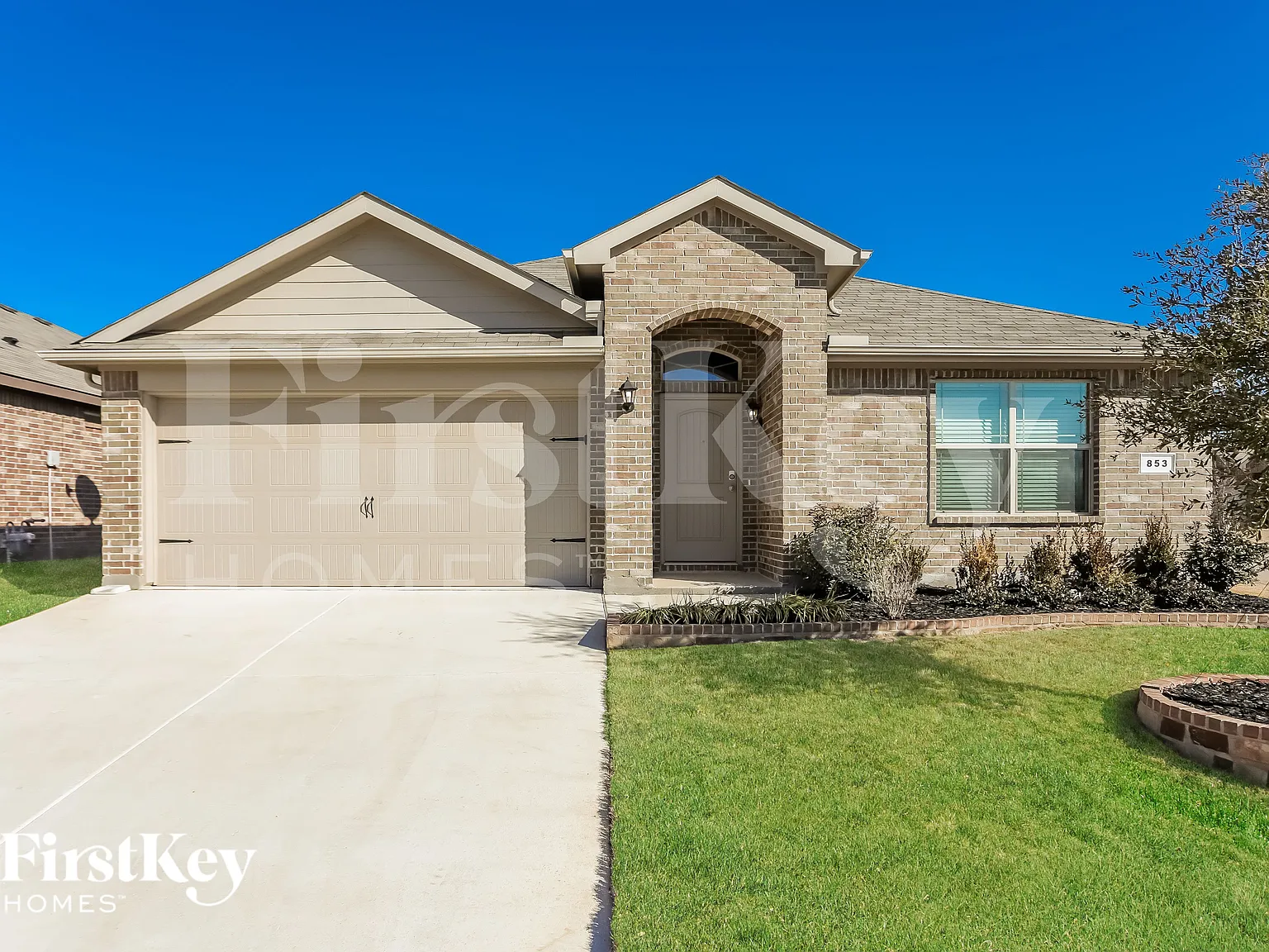4 bed, 2.0 bath, 1605 sqft, $2,040 — Photo 1
