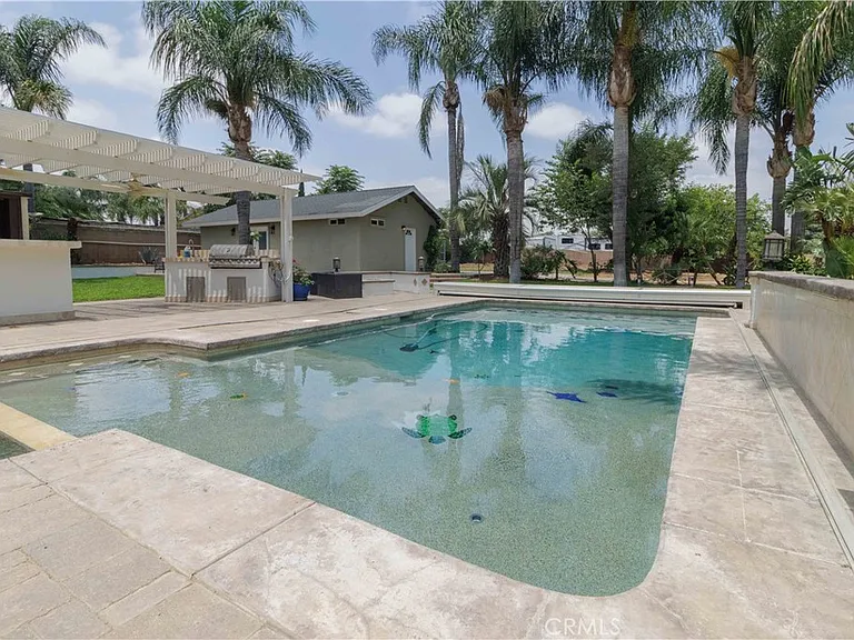 10249 Jurupa Rd — Photo 12