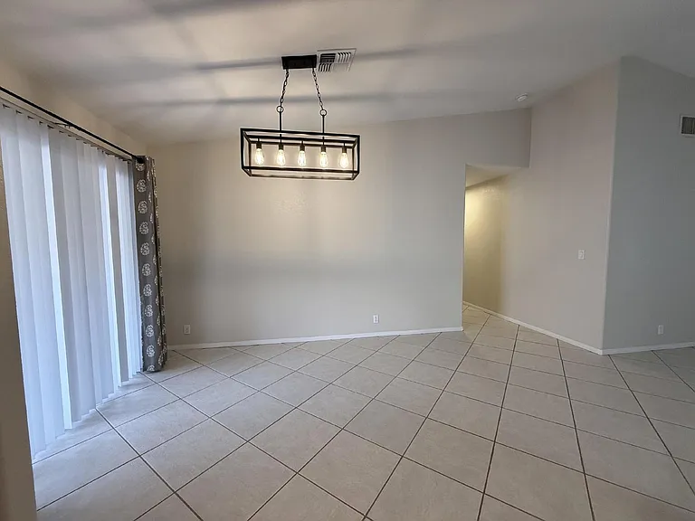 4408 S Caitlan Ave — Photo 9