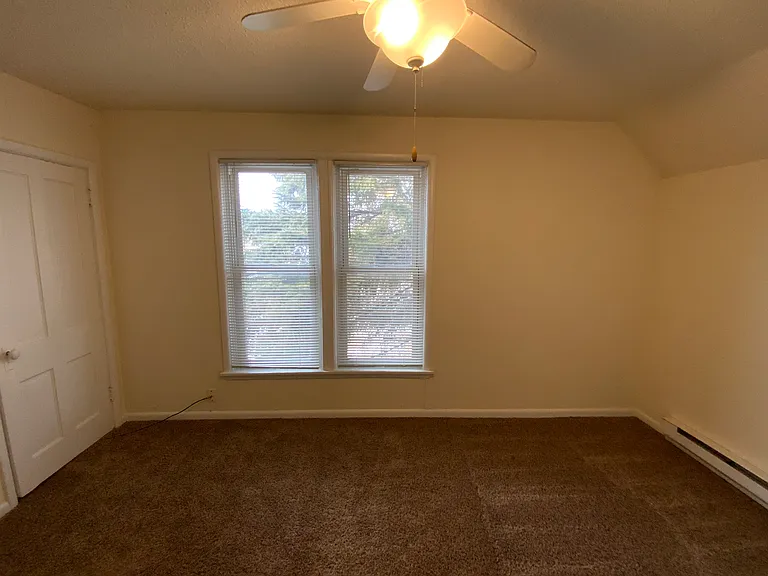 3 bed, 1.0 bath, 580 sqft, $1,150 — Photo 30