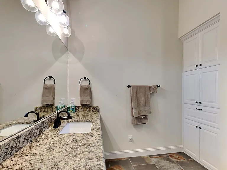 7916 Bella Flora Dr — Photo 19