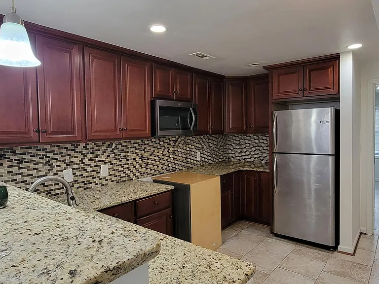 17680 Avenel Ln #BASEMENT — Photo 12