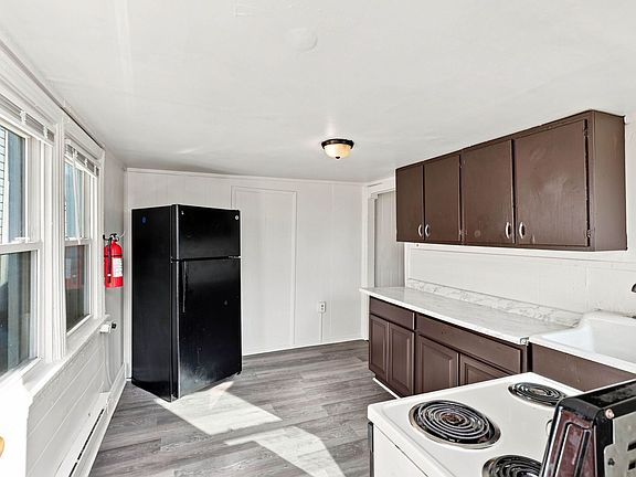 2nd image of 410 Locust St APT 2