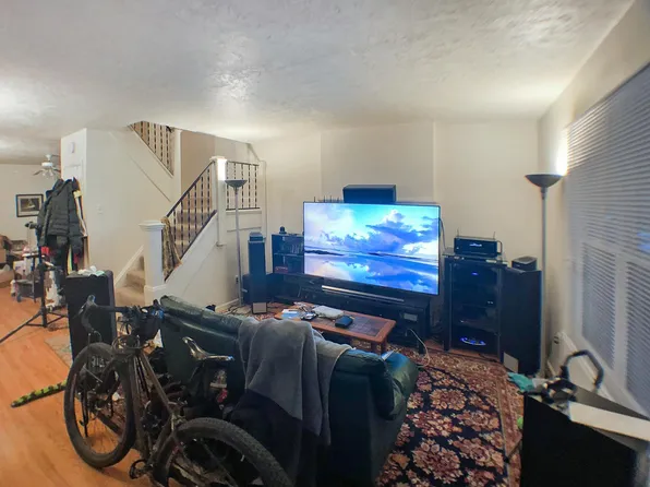 5646 Woodmont St, Pittsburgh, PA 15217