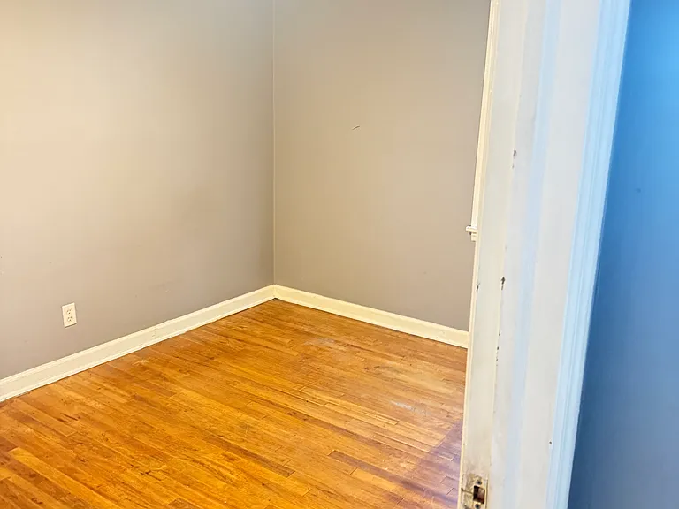 1807 Warren Ct — Photo 9
