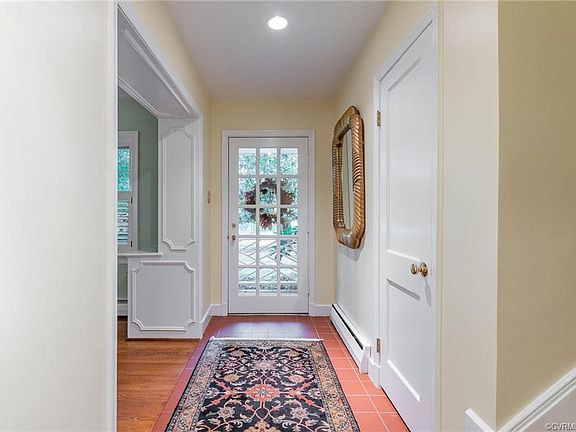 4th image of 1107 1/2 Essex Ave